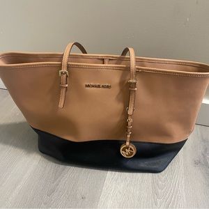 Michael Kors Jet Set Saffiano Tote - Tan & Black